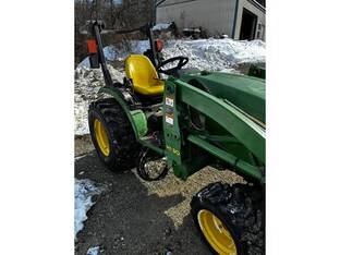 John Deere 2032R