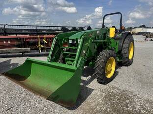 John Deere 5085M