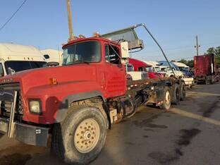 2001 Mack RD688S