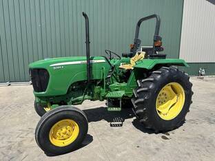 John Deere 5065E