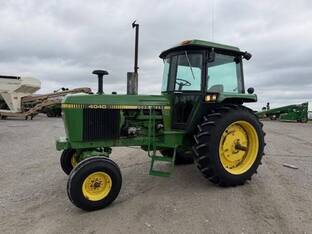 John Deere 4040