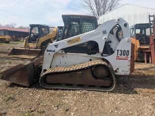2005 Bobcat T300