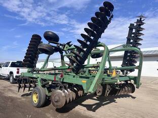 John Deere 335