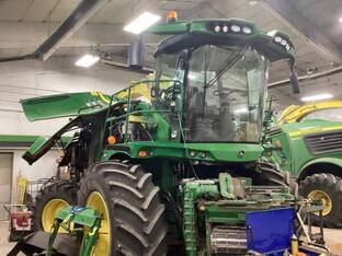 2016 John Deere 8700