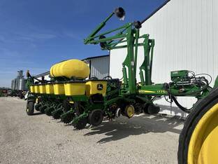 2015 John Deere 1775NT