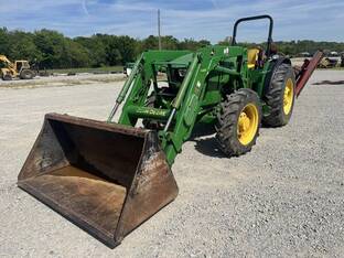 John Deere 5085M