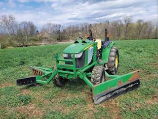 2015 John Deere 4052M