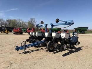 2005 Kinze 3200