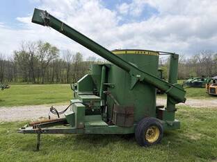 John Deere 700