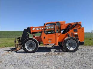 2019 JLG 8042
