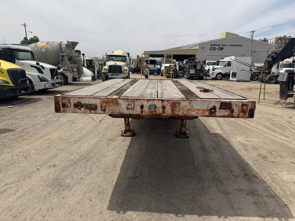 1985 Great Dane 40 ft drop deck/ ramps