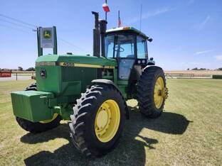 1990 John Deere 4555