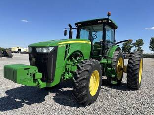 2014 John Deere 8260R