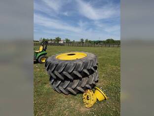 John Deere 420/85R38