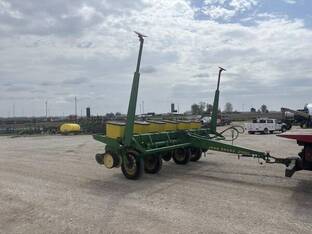 John Deere 7000