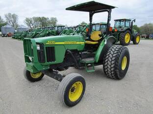 2004 John Deere 5220