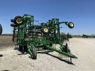 2013 John Deere 2210