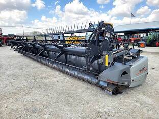2008 Gleaner 8200