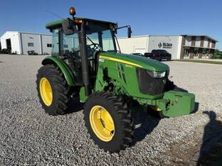 2017 John Deere 5100E