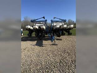 2001 Kinze 3200