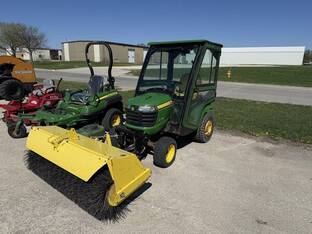 2018 John Deere X738