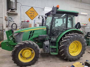 2015 John Deere 5115M