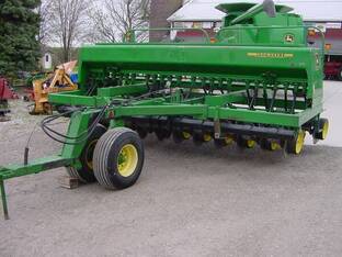 John Deere 750