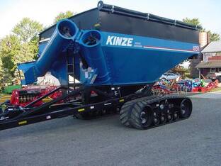 2024 Kinze 1051