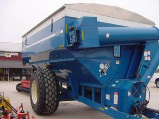 2004 Kinze 650