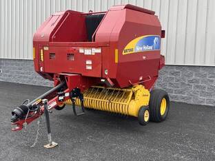 2011 New Holland BR7060