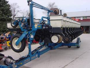 2001 Kinze 3600