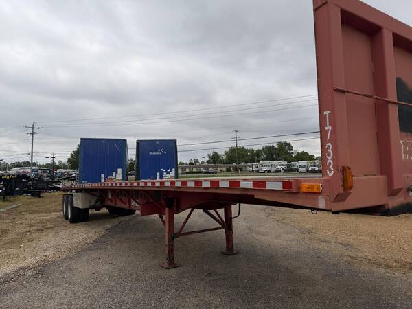 2005 Transcraft 45 ft flat with fork-lift pkg