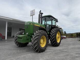 John Deere 4055