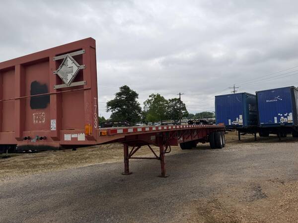 2005 Transcraft 45 ft flat with fork-lift pkg