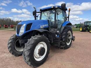 2011 New Holland T7.235