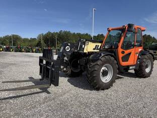 2025 JLG AG832