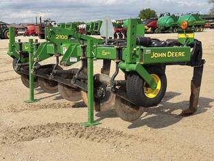 2011 John Deere 2100