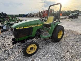 1999 John Deere 4200