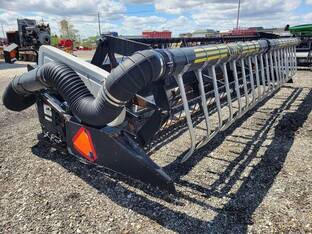 2003 Gleaner 8000