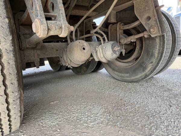 2007 Rhodes 35 ft tri axle end dump