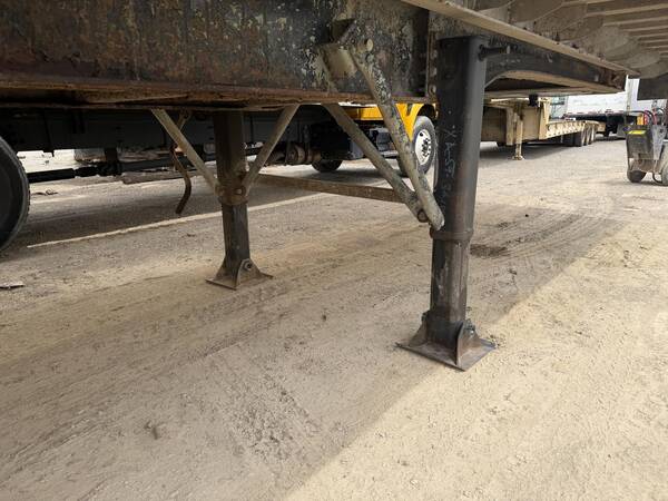 2009 Mac 35 ft end dump