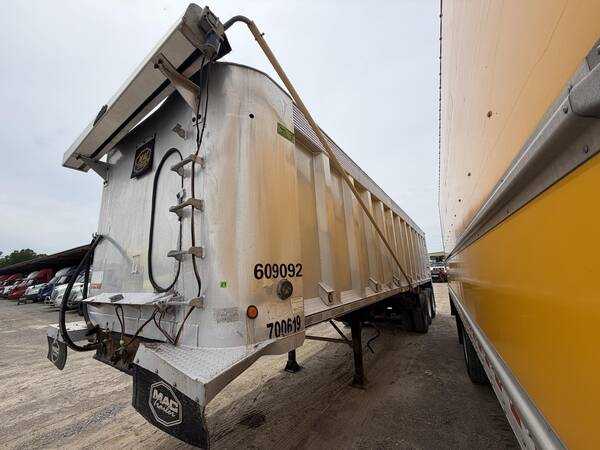 2009 Mac 35 ft end dump