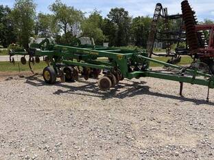 2005 John Deere 2700