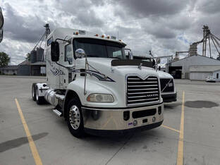 2017 Mack Trucks CXU613