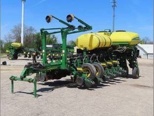 2015 John Deere 1775NT