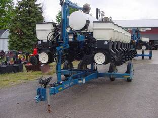 2004 Kinze 3500