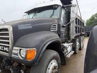 2003 Mack GRANITE CV713