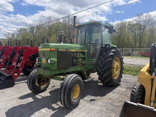 John Deere 4240
