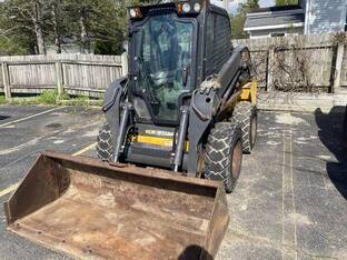 2019 New Holland L218
