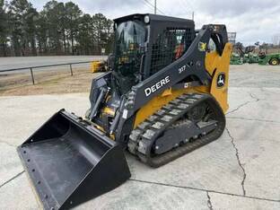 John Deere 317G